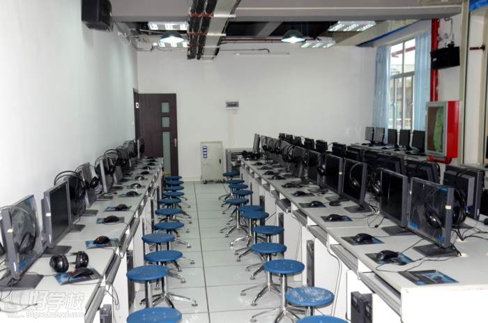 深圳博智培训学校 电脑课室