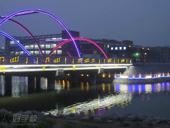 焦作温县技术教育中心 校园夜景
