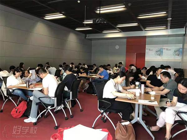 上海妙坊企业管理培训中心 学员讨论现场