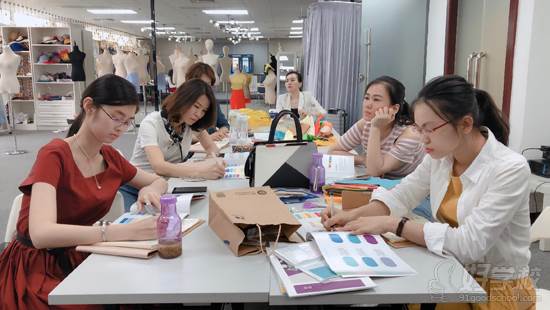 武汉四季色彩形象设计培训学院 教学现场