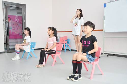 广州模法社少儿模特艺术培训 教学现场