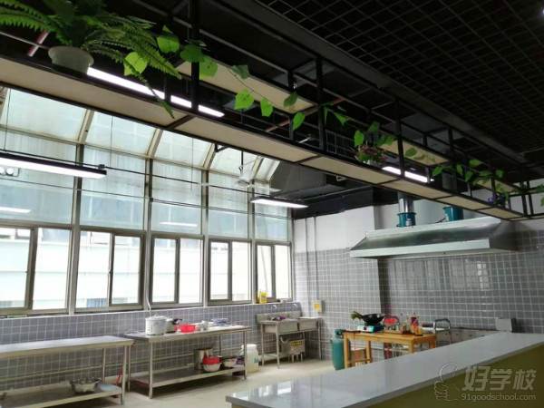 食为先餐饮厨房环境展示