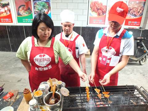 長沙食里飄香餐飲培訓(xùn)學(xué)校 專業(yè)指導(dǎo)