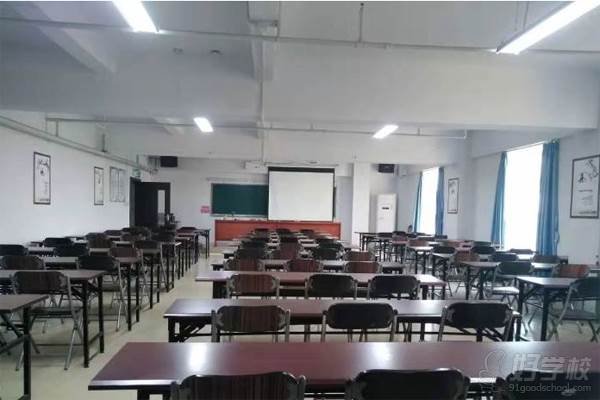 深圳市龙岗区龙诚职业培训学校 室内环境