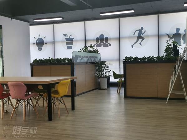 深圳贝勒海餐饮培训学校 休息区环境