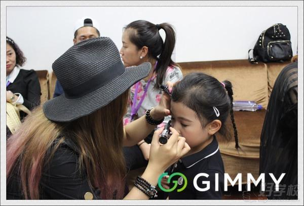 吉米学校助阵“红”星闪闪2015中国小童星北京演唱会