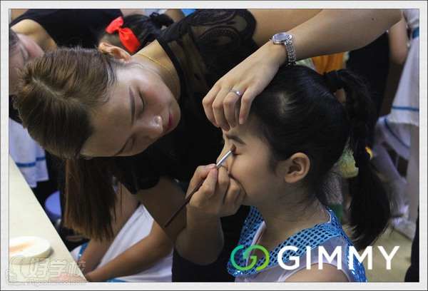 吉米化妆学校学员助阵亚洲国际青少年微电影节