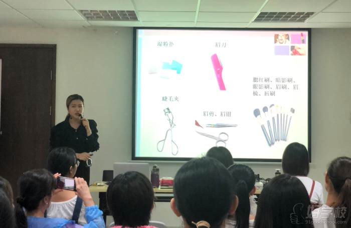 广州美昵美妆培训学校  老师教学