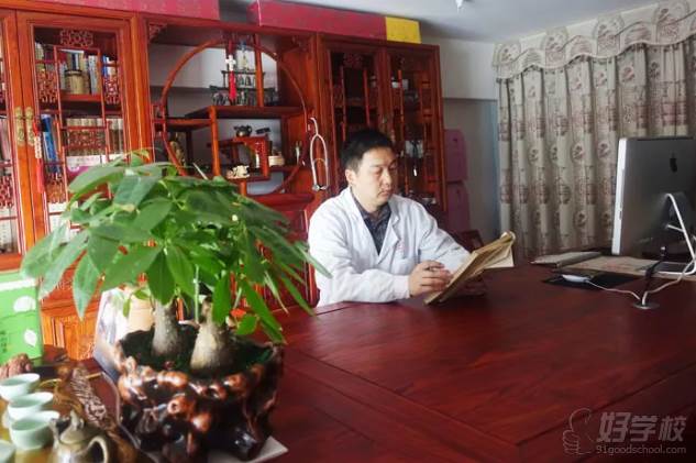 沈三針針灸刺血研究院沈院長兼主講老師 沈三針針灸刺血研究院沈院長兼主講老師