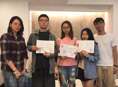 2018年获得助研奖励的同学和老师合影 2018年获得助研奖励的同学和老师合影