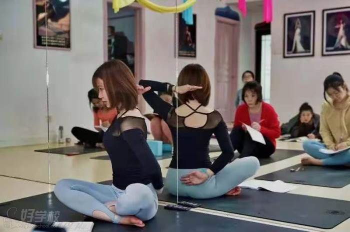 广州优悦瑜伽工作室 培训现场