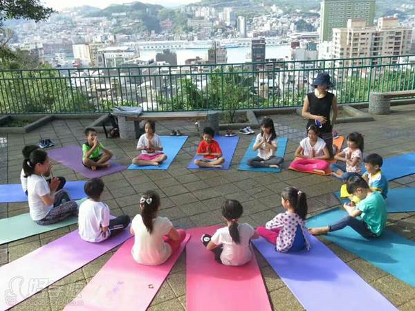 河源嘉莉瑜伽学院 儿童趣味瑜伽