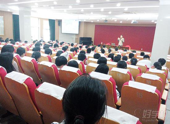 美式辩论赛建平中学宣讲会现场