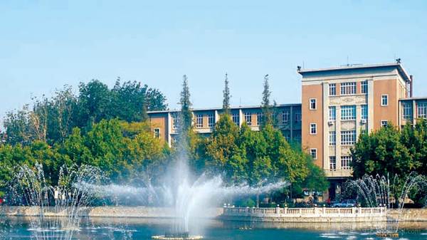 南开大学 校内喷泉 南开大学 校内喷泉