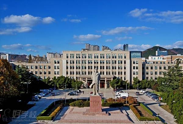 大连理工大学 大门外景 大连理工大学 大门外景