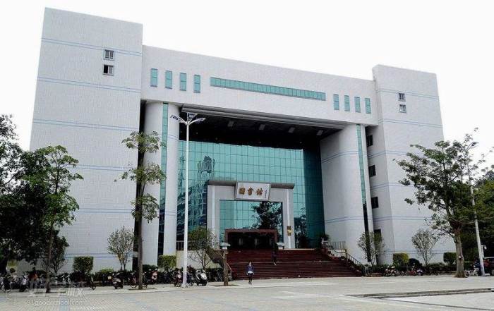 岭南师范学院 环境展示 岭南师范学院 环境展示