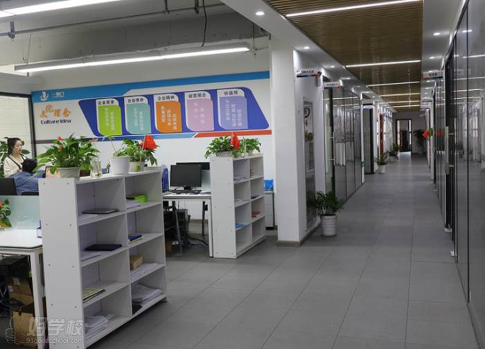 杭州一扇门教育  学校走廊