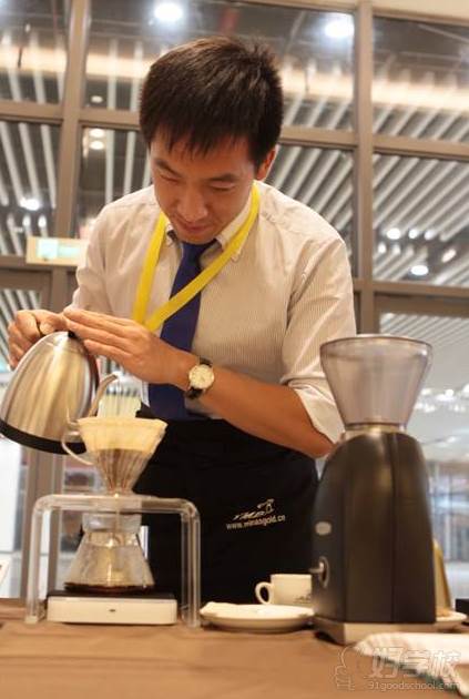 云南金米兰咖啡职业培训学校  手冲咖啡