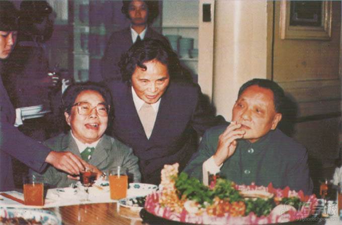 邓小平同志莅临饮食公司老照片