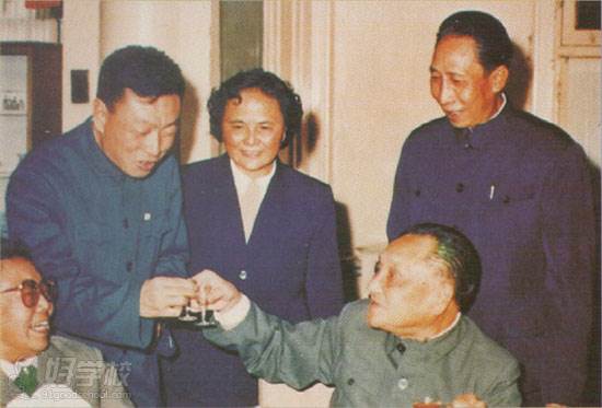 邓小平同志莅临饮食公司老照片