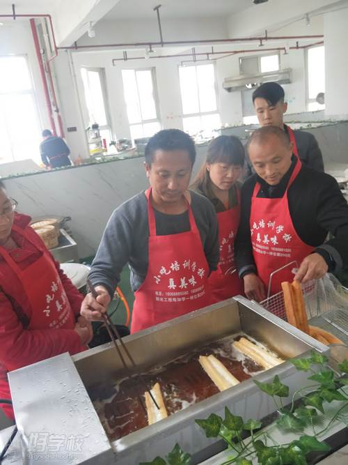 鹽城真美味餐飲培訓學校 學習現(xiàn)場