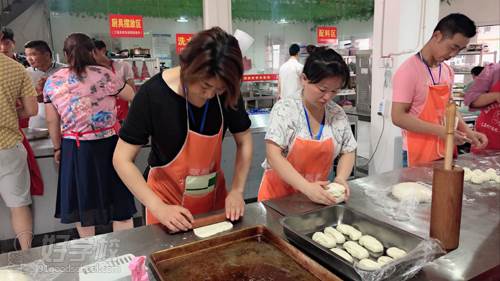 临沂飘飘香专业小吃培训学校  学习现场