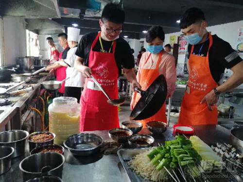 临沂飘飘香专业小吃培训学校 酱料教学现场