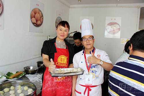 昆明创飞餐饮培训学校 师生合影