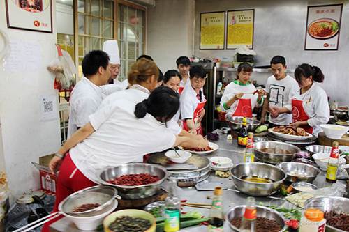 昆明創(chuàng)飛餐飲培訓(xùn)學(xué)校 作品品嘗現(xiàn)場