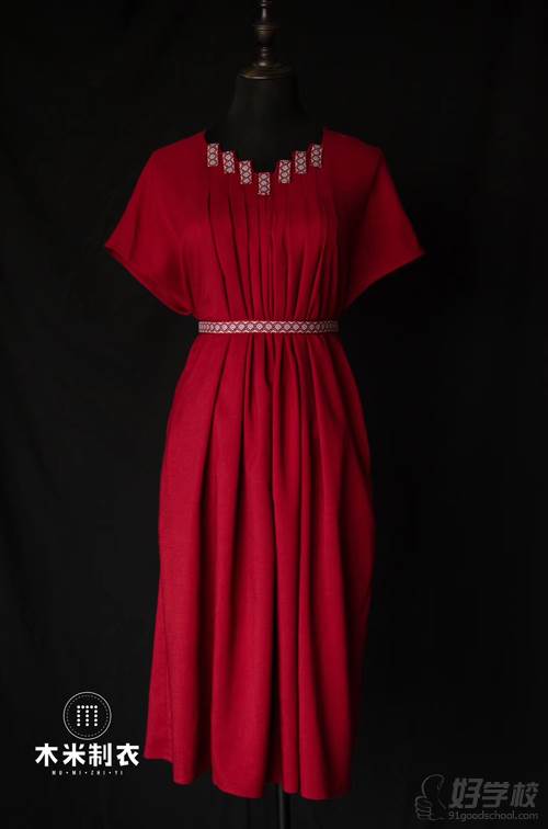 广西木米制衣服装设计培训机构 红裙展示