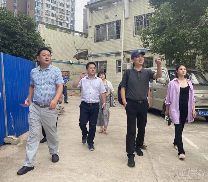 株洲北大公学附属学校执行董事唐爱平,常务副校长段旭,副校长管建平