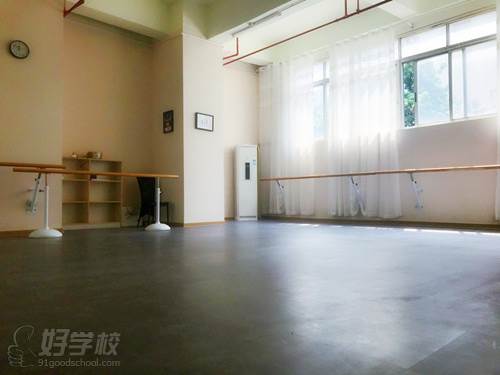 广州纯艺舞蹈学校 教学环境