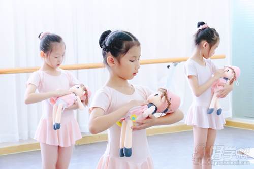 广州纯艺舞蹈学校 学习现场