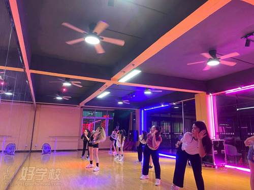 惠州旗舞乐流行舞蹈培训学校 学习现场