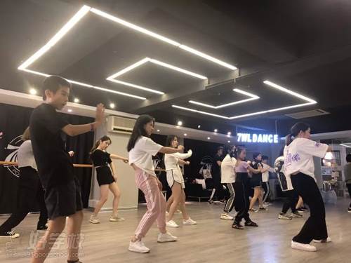 惠州旗舞乐流行舞蹈培训学校 学习现场