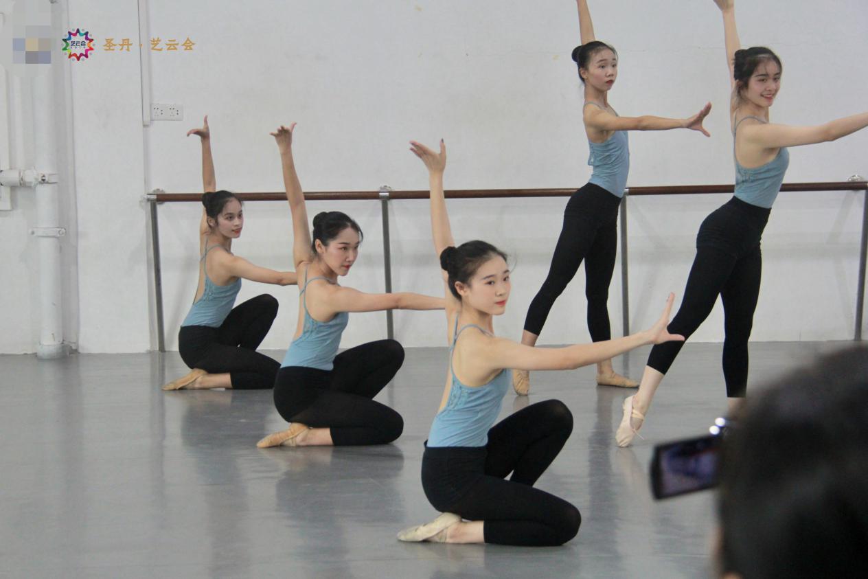 孩子几岁适合学舞蹈？ 济南中国舞培训 济南中国舞专业培训 首先阿昆舞蹈