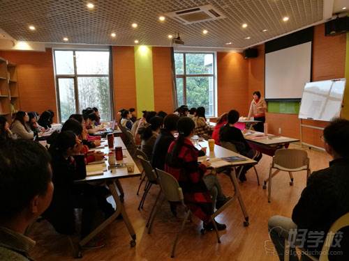 上海丹森现代教育培训中心  学习现场