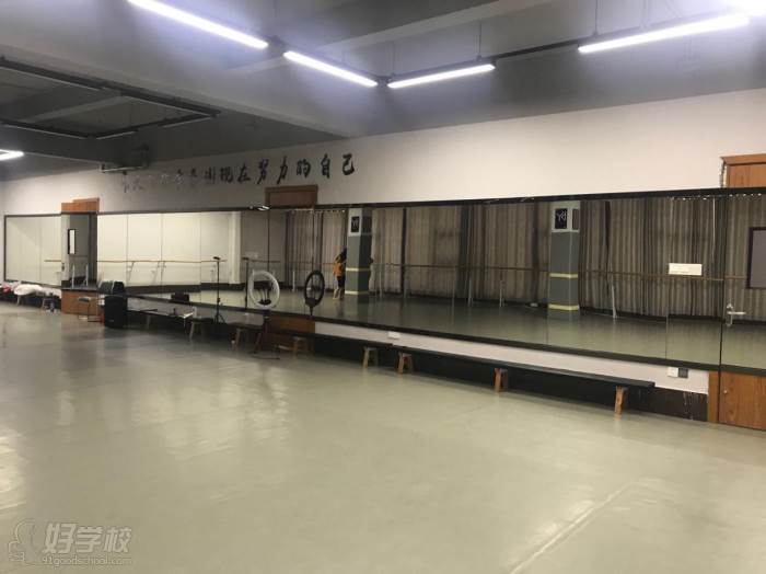 广州德艺舞蹈培训中心 教学环境