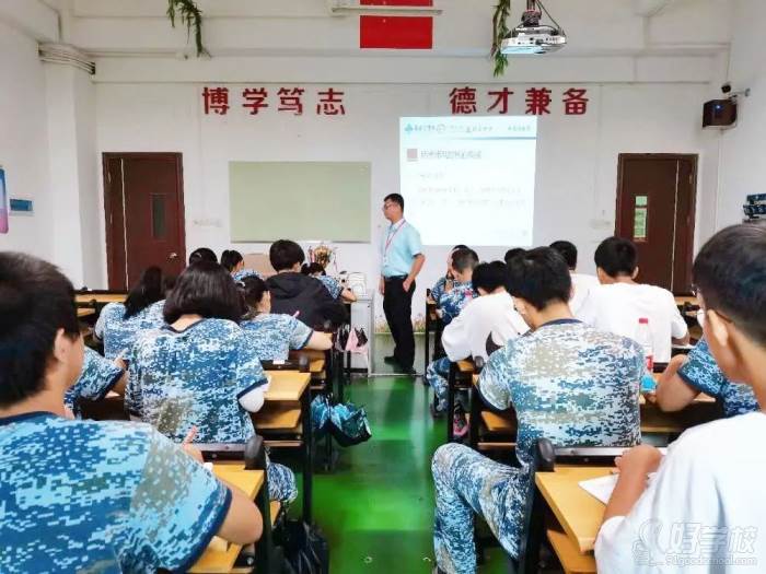 同学们在阅读和学习