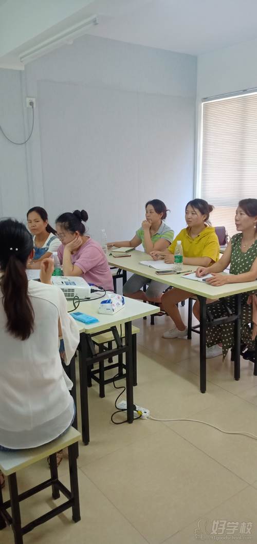 璐艺雅诗商学院 上课情景