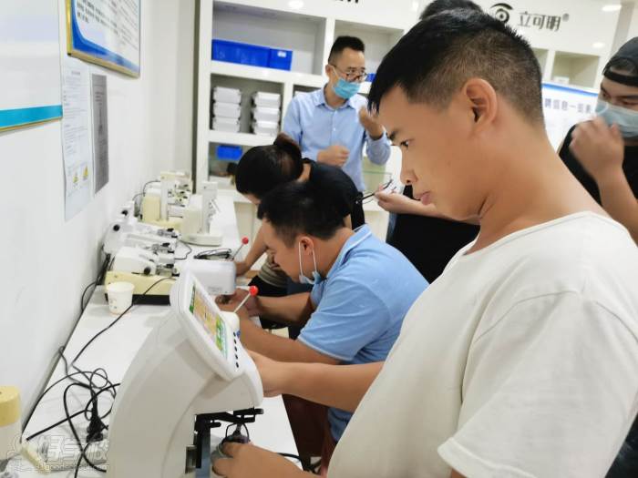 眼镜验光技师学习班-立可明眼镜职业技能培训学校【学费,地址,点评