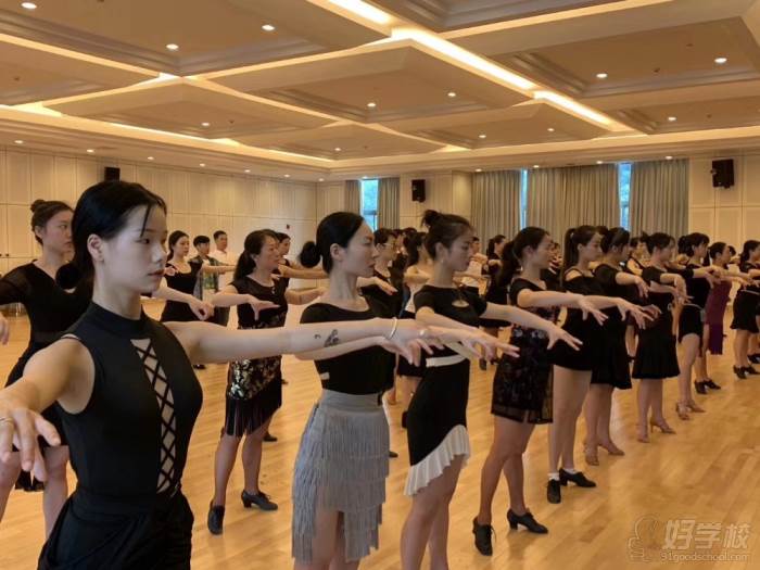 拉丁舞教师班舞蹈姿势训练