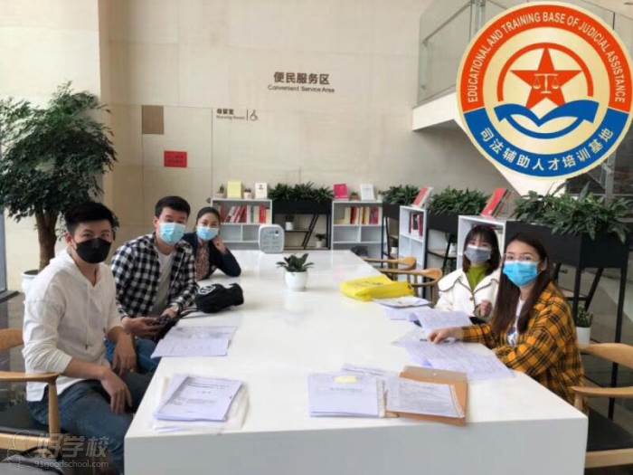 学员咨询现场 学员咨询现场