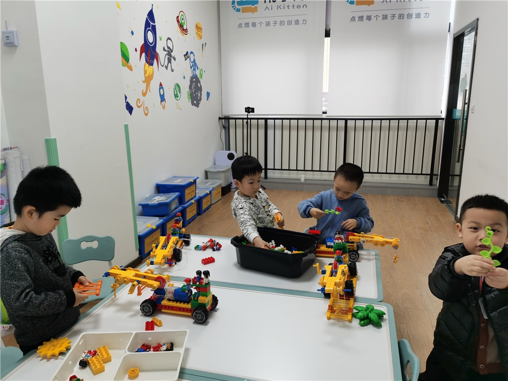 重庆少儿编程机器人搭建&数理编程启蒙课
