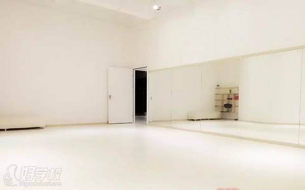 深圳艺尚舞蹈培训学校舞蹈教室