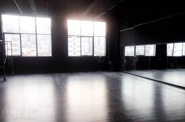 深圳艺尚舞蹈培训学校舞蹈教室