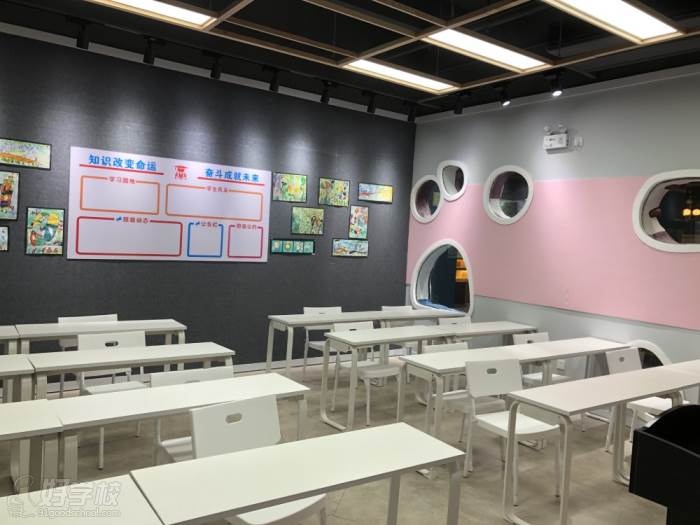 广州易学艺考培训学校教室环境2