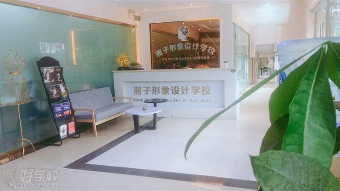 宜宾湘子形象设计学校--湘子前台招待展示