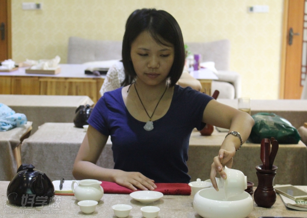 广州茶众文化培训学员学习初级茶艺1