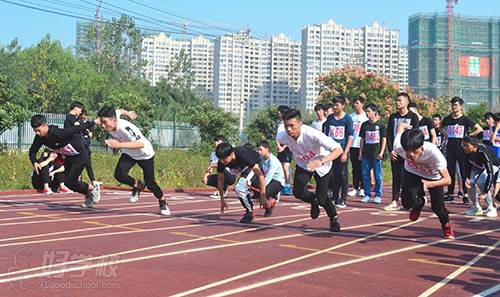 男子百米賽跑